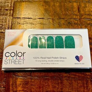 Color Street Queen of Green

Sealed in package
